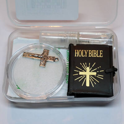 Disposable de-worming kit
