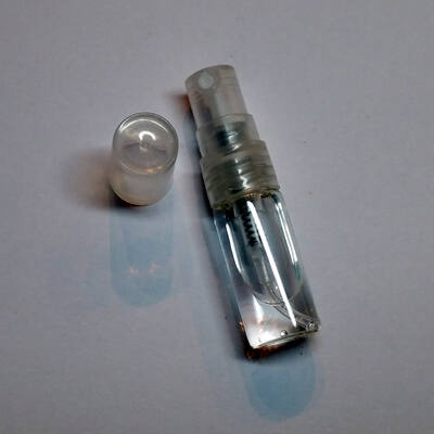 Disposable de-worming kit
