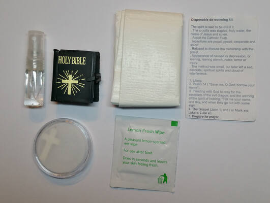 Disposable de-worming kit
