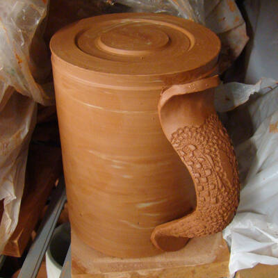 pottery
